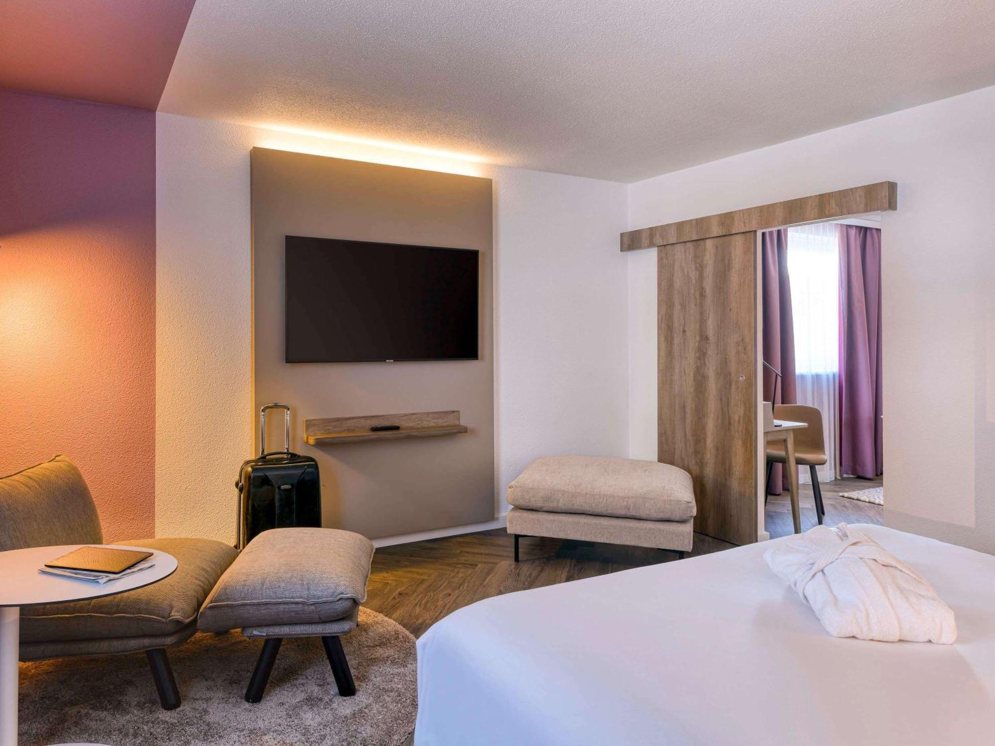 Novotel City West 4*